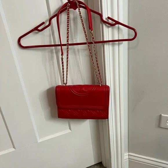 Tory Burch Elegant Red Quilted Crossbody - Picture 2 of 7